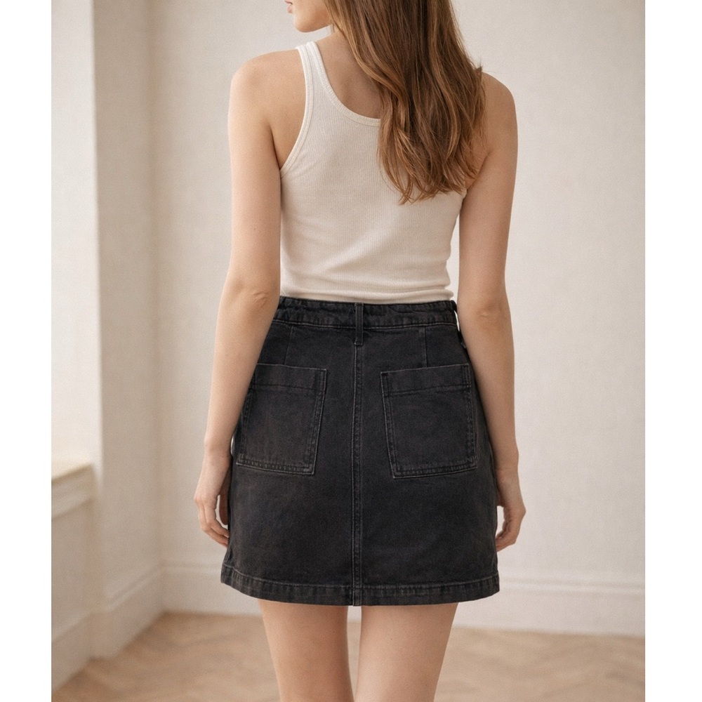Old Navy High-Waisted Utility-Pocket Black Jean Skirt for Women in Black Jack - Picture 2 of 7